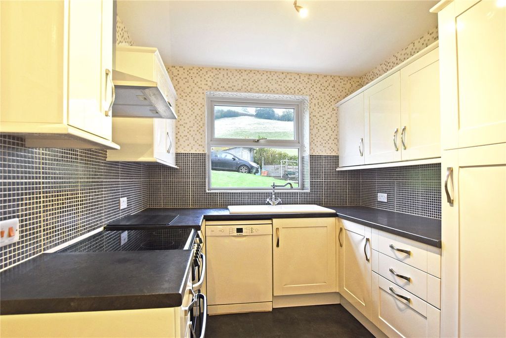 Property photo 2 of 15 Picture No. 10