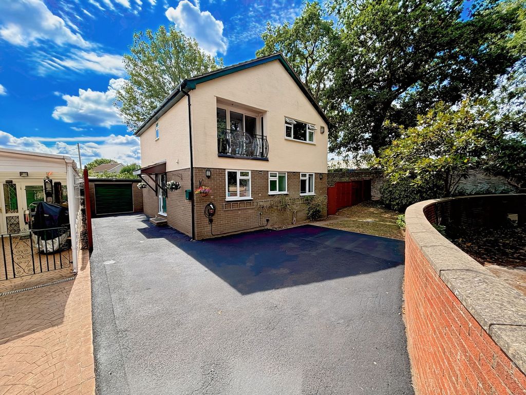 Property photo 1 of 28