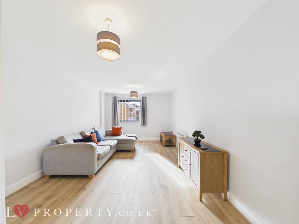 Property photo 2 of 7 Giraffe360-Still005