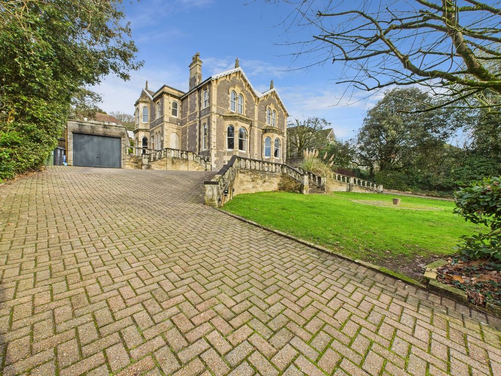 Property photo 2 of 52