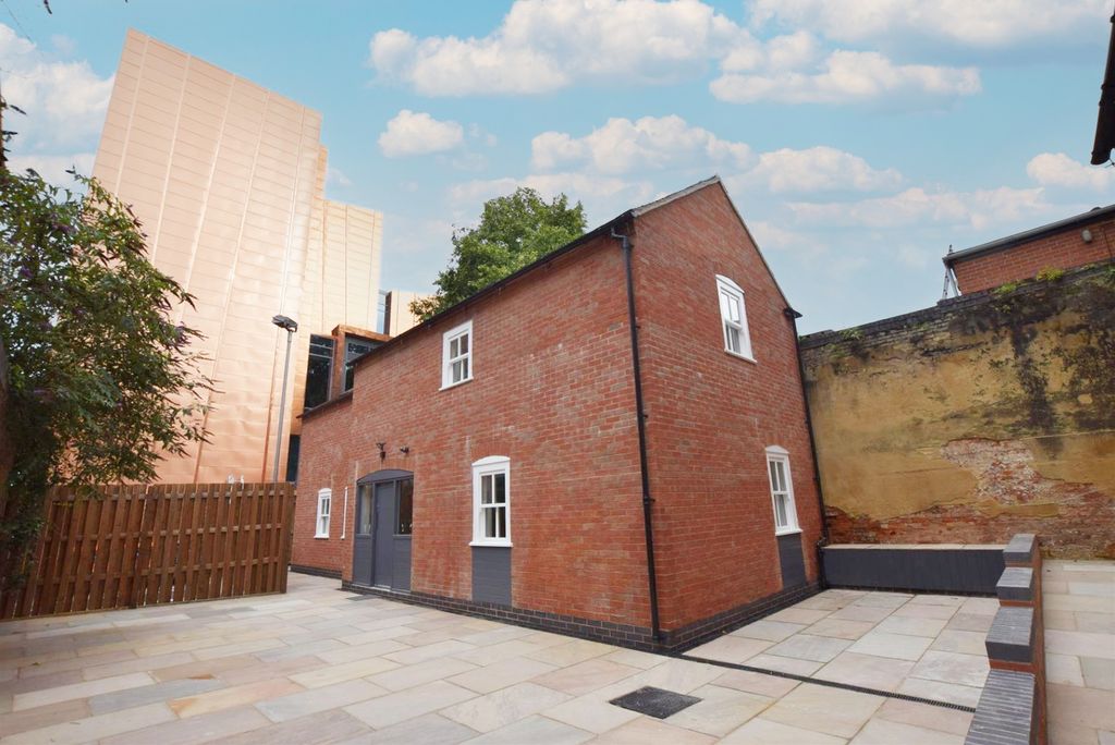 Property photo 1 of 6 2820440