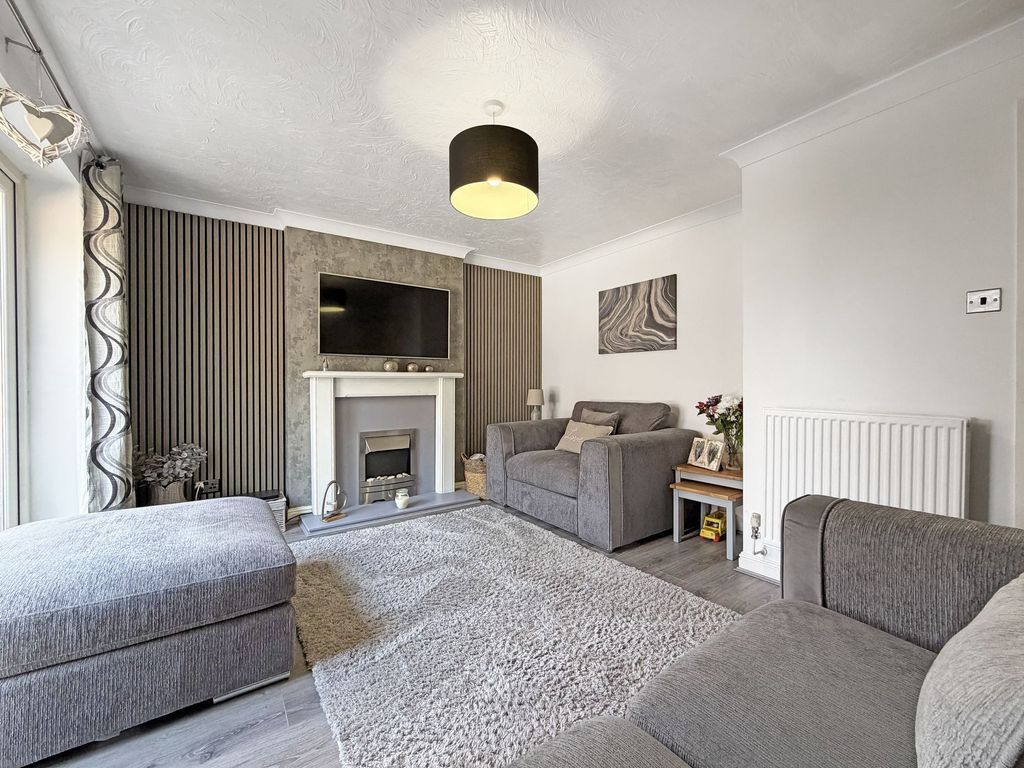Property photo 2 of 32