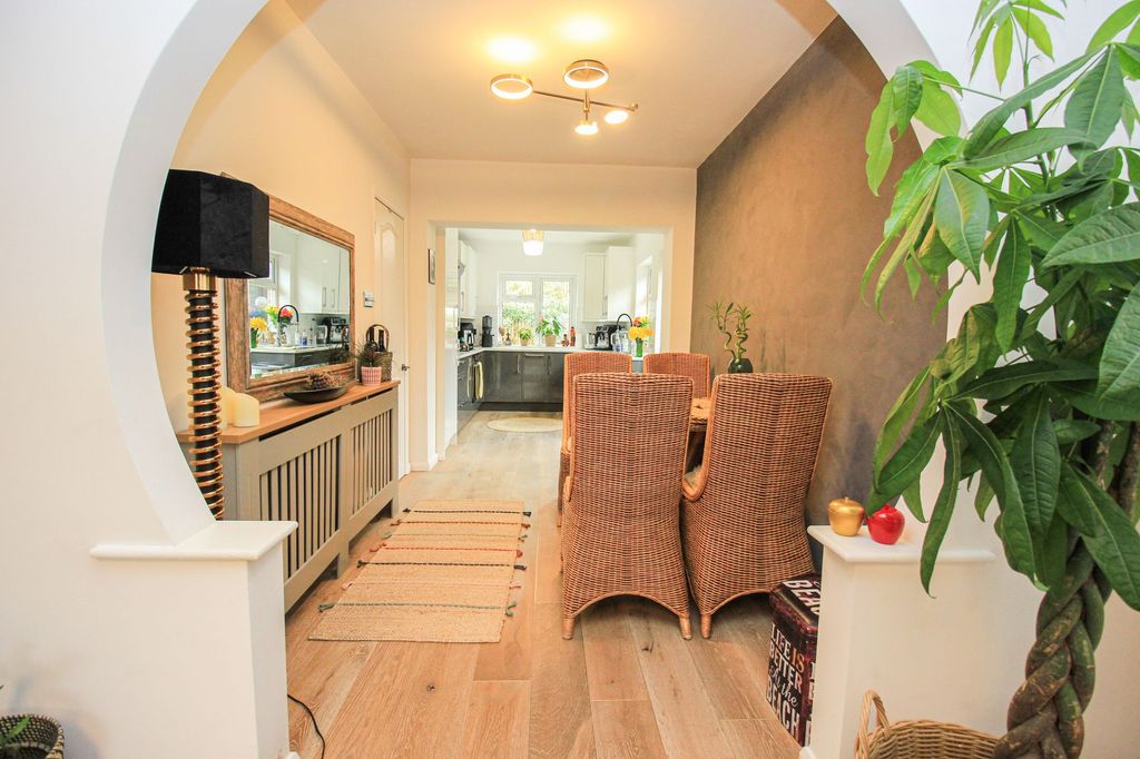 Property photo 3 of 25