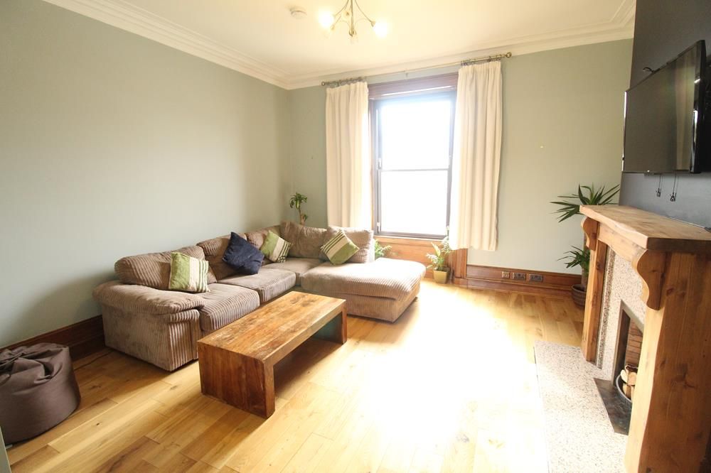 Property photo 1 of 17 Lounge