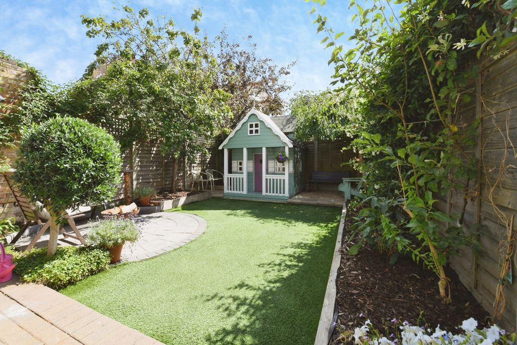 Property photo 3 of 24 Garden