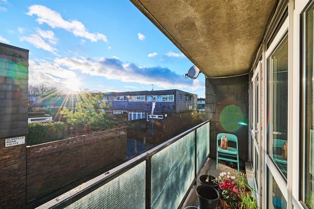 Property photo 3 of 17 Eden_Harper_-_Glanville_Road__Sw2_5Df_18.Jpg
