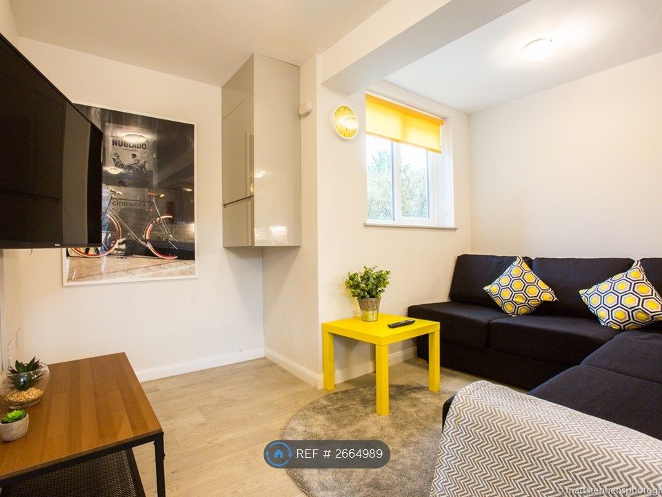 Property photo 1 of 31 Lounge