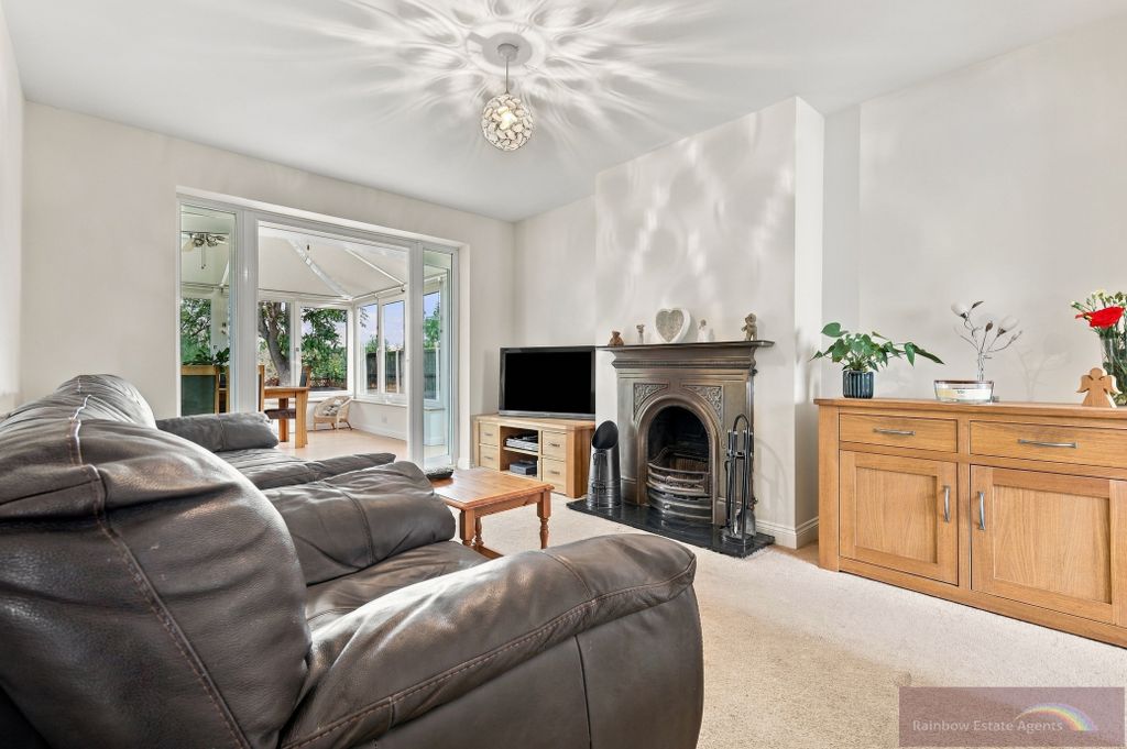 Property photo 2 of 31
