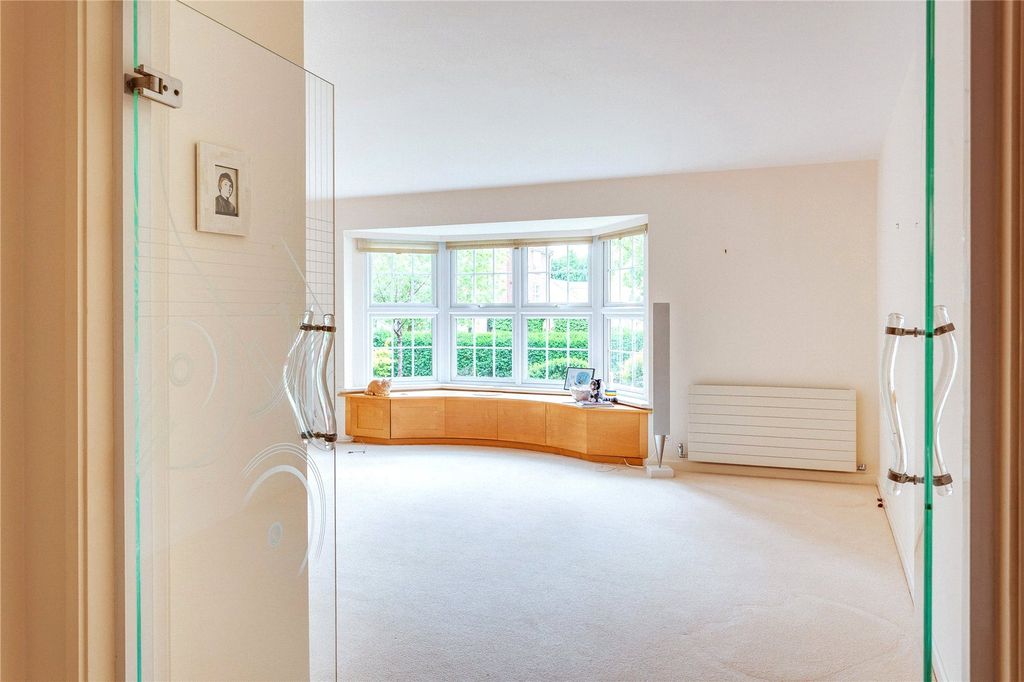 Additional image 4 of 1 bed flat for salePhyllis Court Drive, Henley-On-Thames, Oxfordshire RG9
