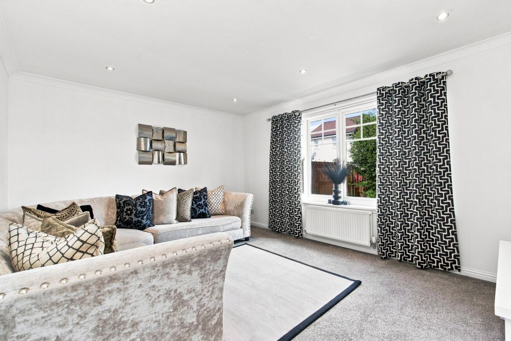 Property photo 2 of 42 5536444