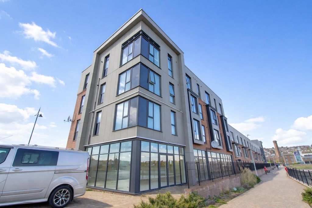 Property photo 1 of 9 Modern Apartment On Neptune Road.Png