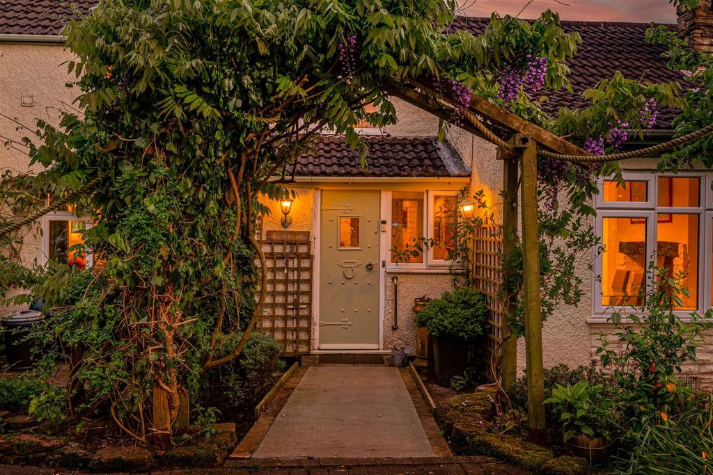 Property photo 2 of 32
