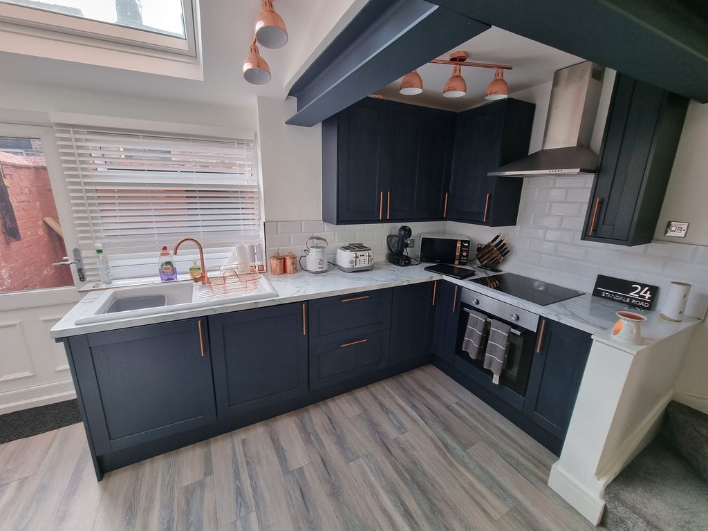 Property photo 1 of 7 Kitchen