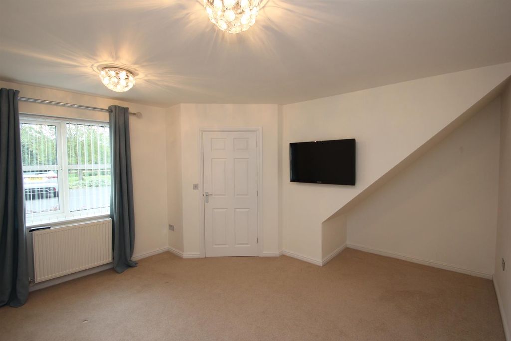 Property photo 3 of 8 Lounge.Jpg