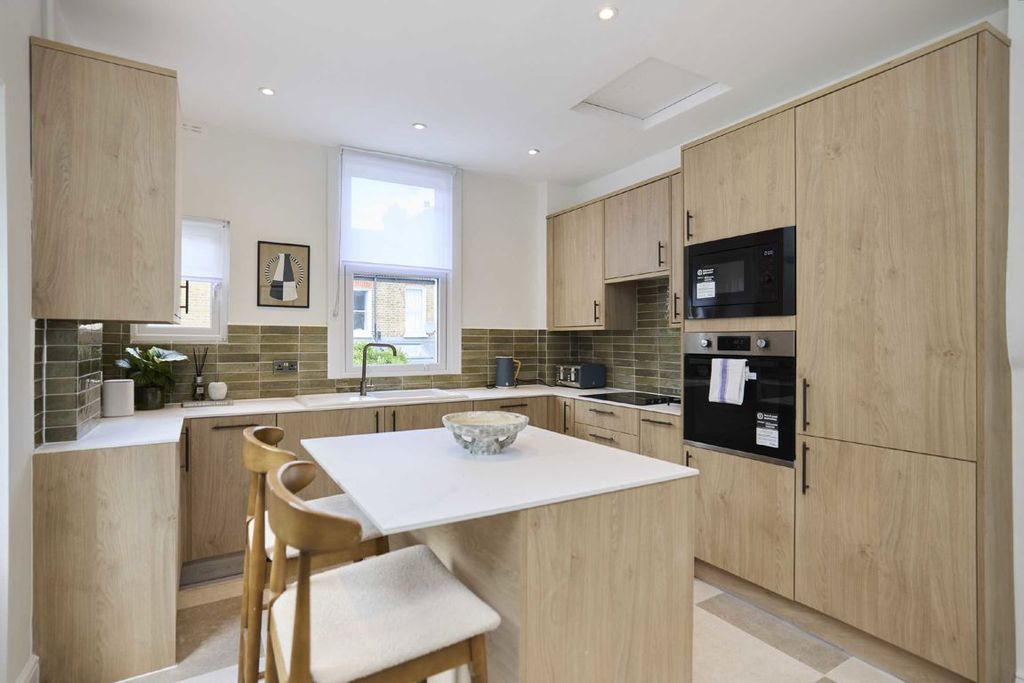 Property photo 2 of 6