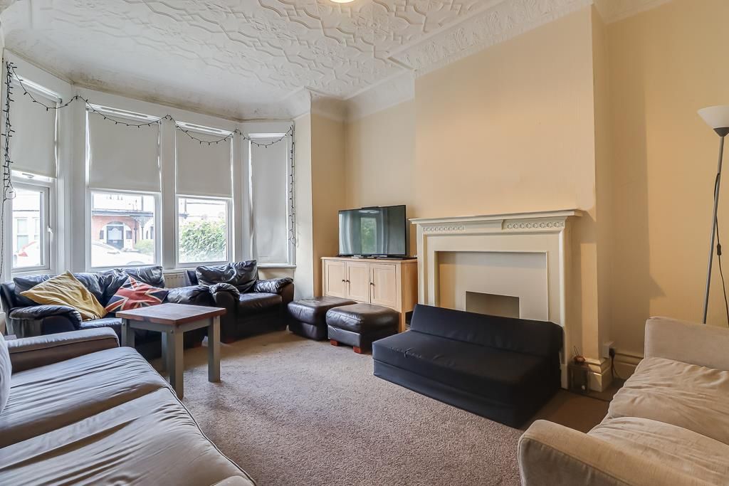 Property photo 2 of 24 Lounge