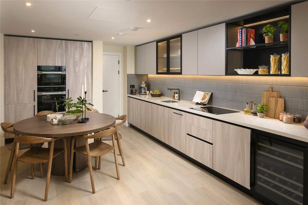 Property photo 2 of 11 Kitchen