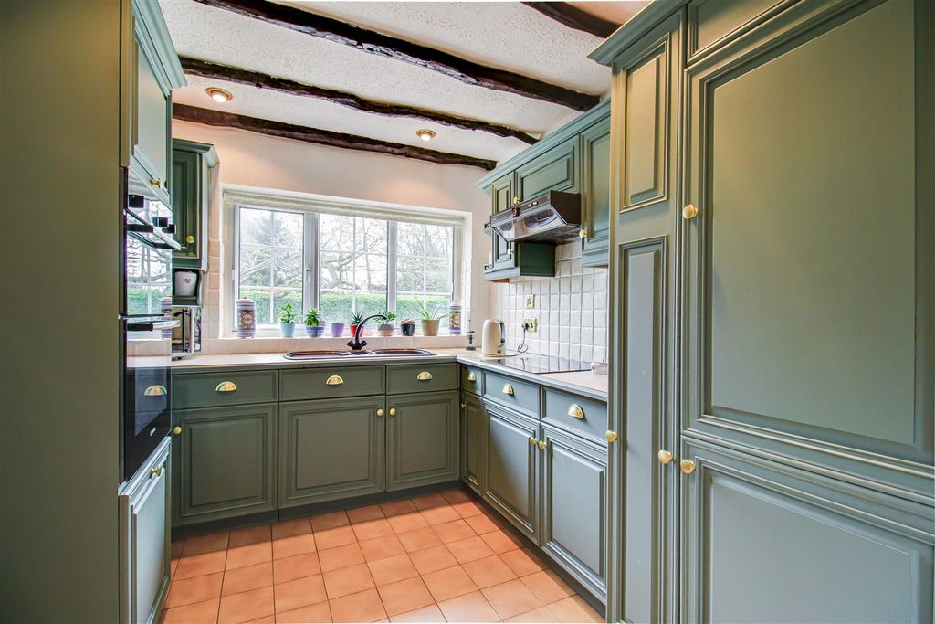 Property photo 2 of 28 Kitchen