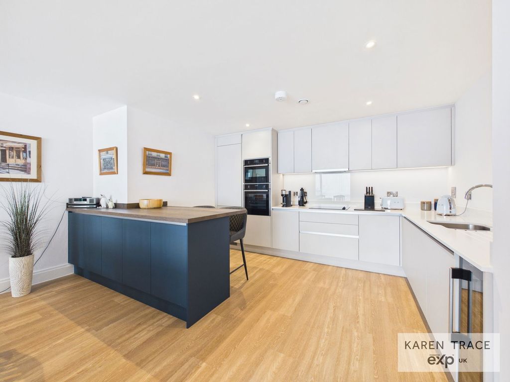 Property photo 2 of 22