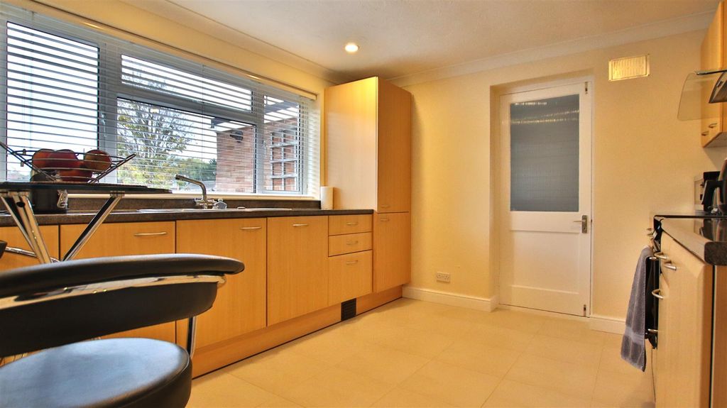 Property photo 3 of 16 Img_9906.Jpg