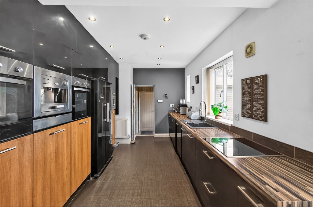 Property photo 3 of 21