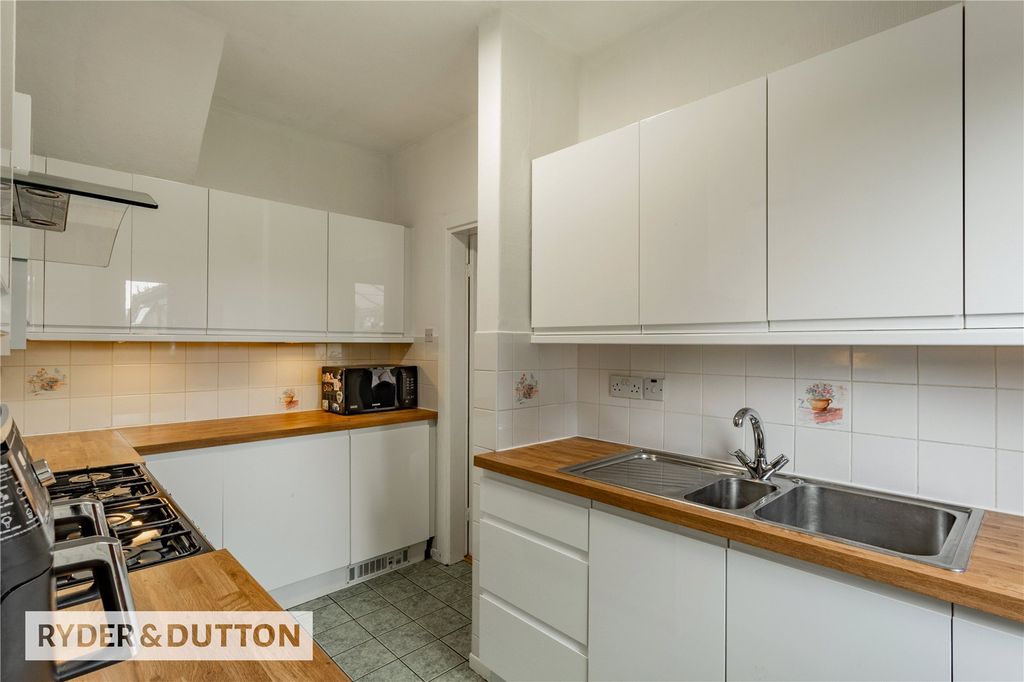 Property photo 2 of 34 Picture No. 32