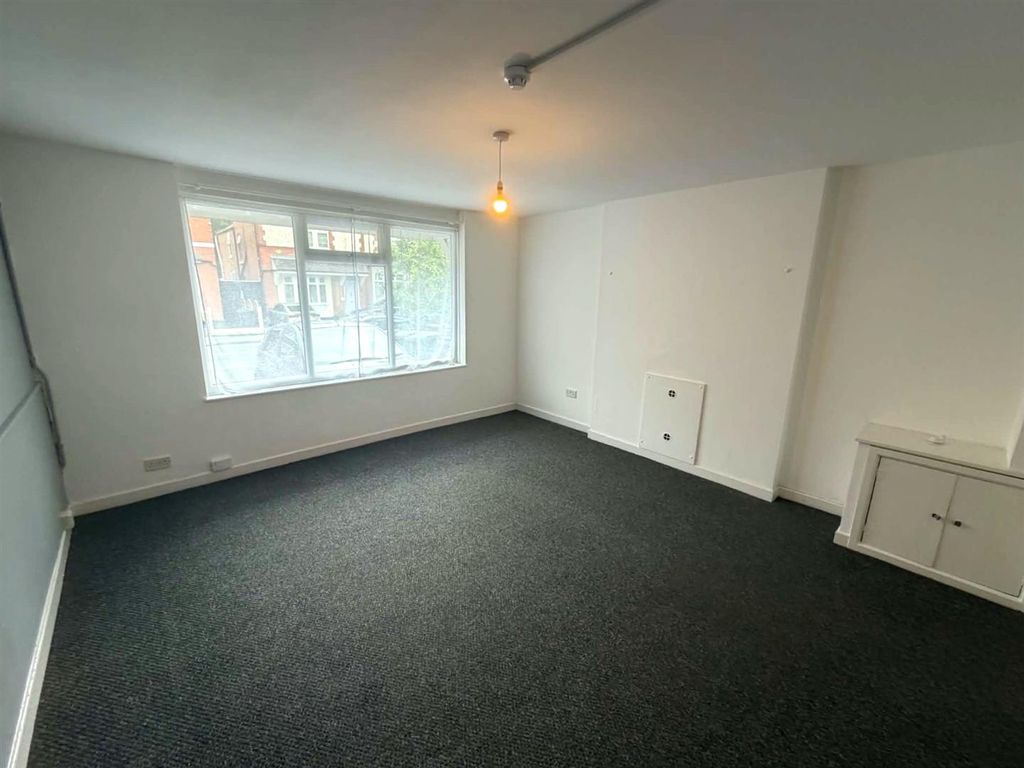 Property photo 3 of 9 28B8Cb2E-55F4-412B-B463-47A7c23c0B7d.Jpg