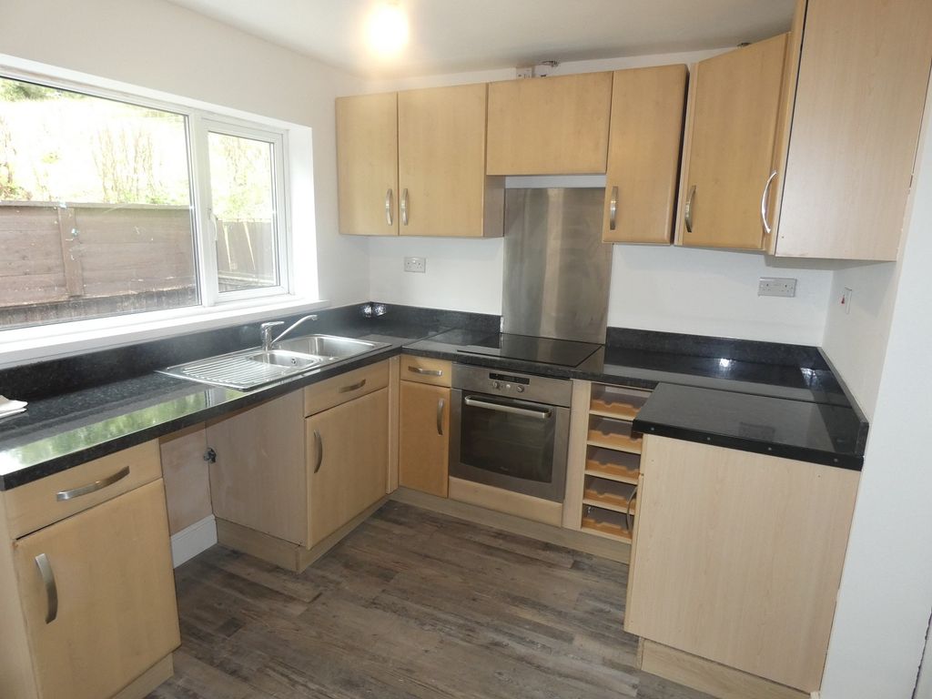 Property photo 3 of 9 Kitchen