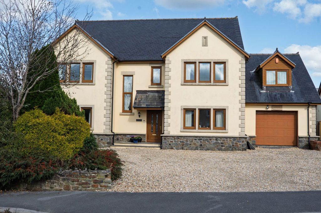 Property photo 2 of 48