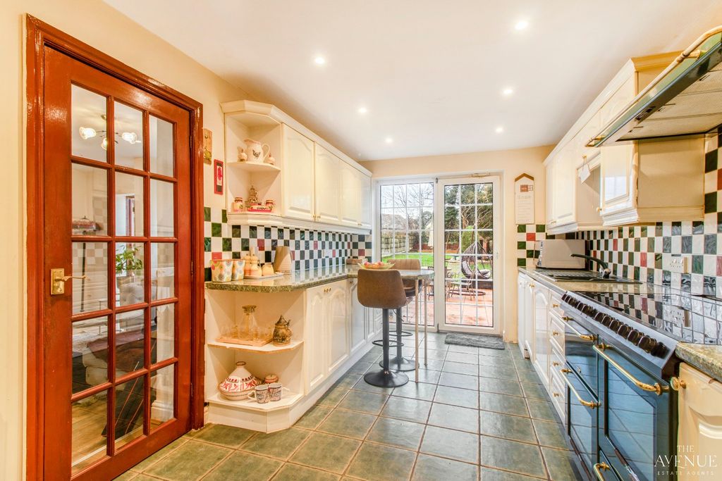 Property photo 3 of 33 4696898