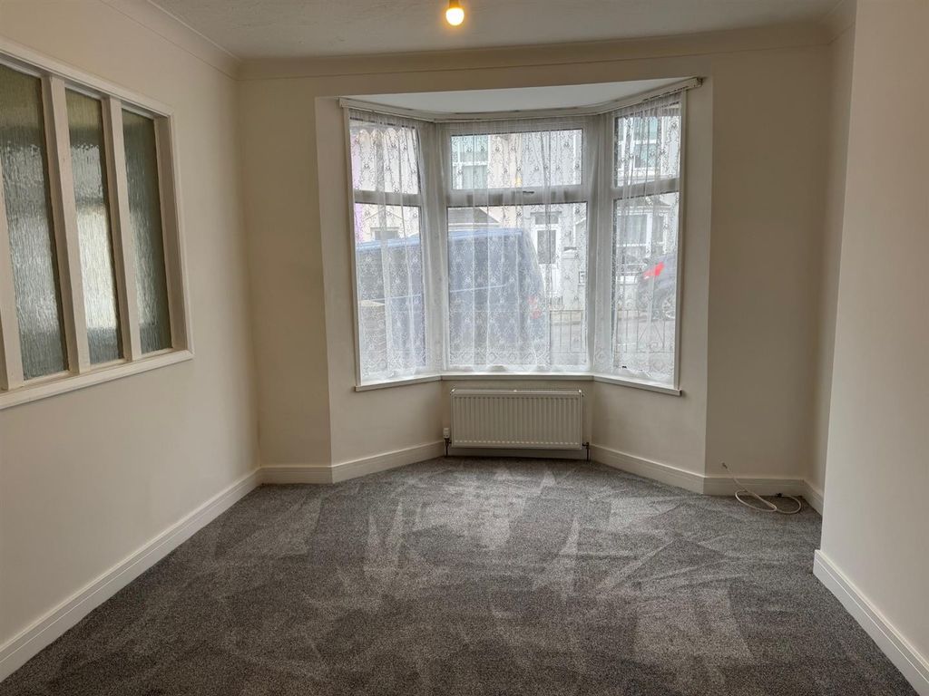 Property photo 2 of 17 Dining Room Front House