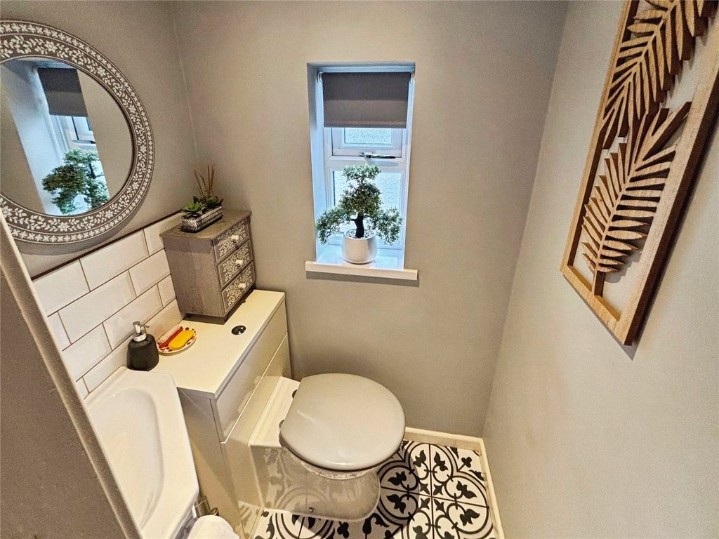 Property photo 3 of 17 Dwc