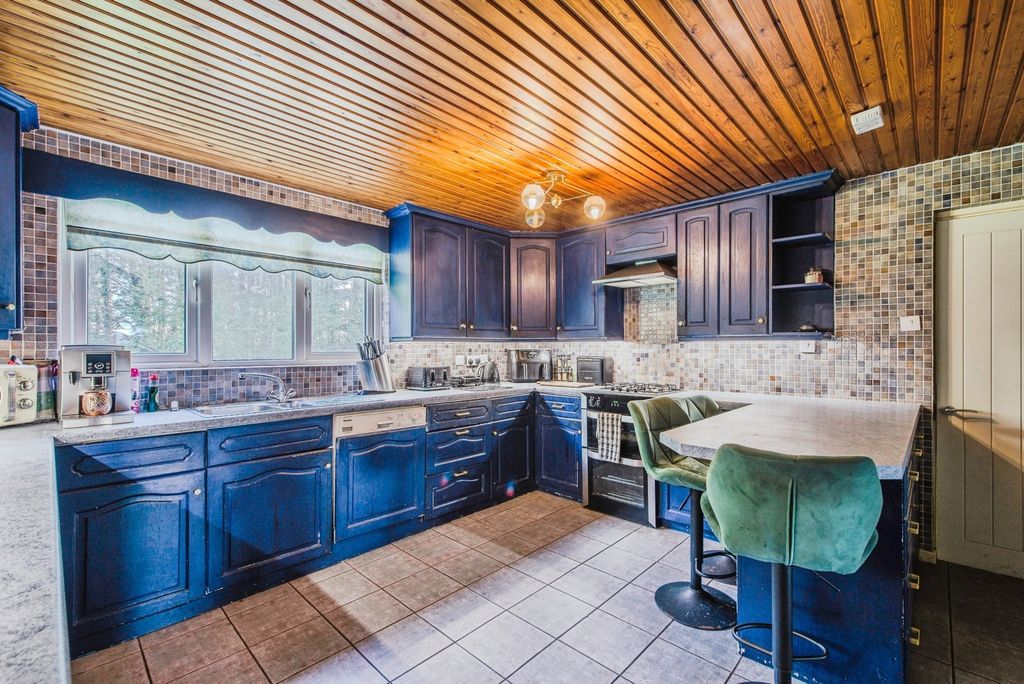 Property photo 2 of 17 Photo