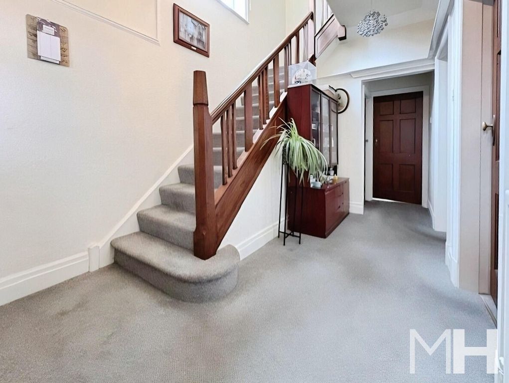 Property photo 3 of 15 Hallway