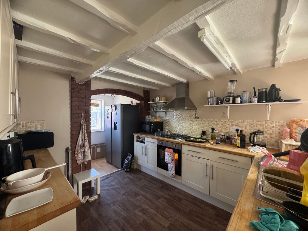 Property photo 3 of 9 Kitchen