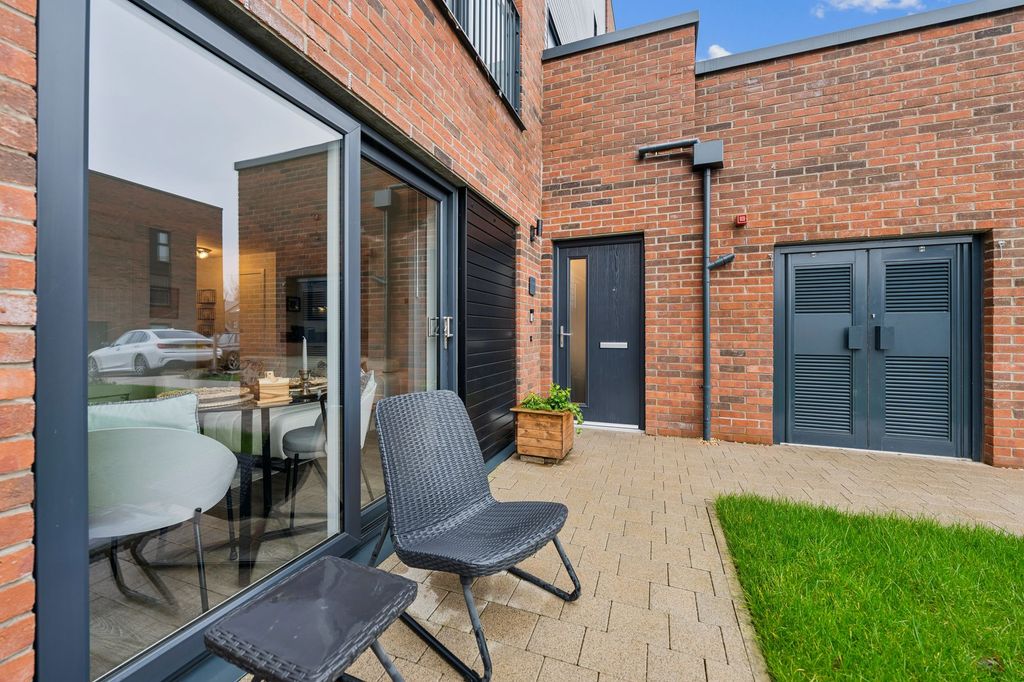 Additional image 24 of 2 bed flat for sale122 Festival Court, Main Door, Prince's Quay, Glasgow G51