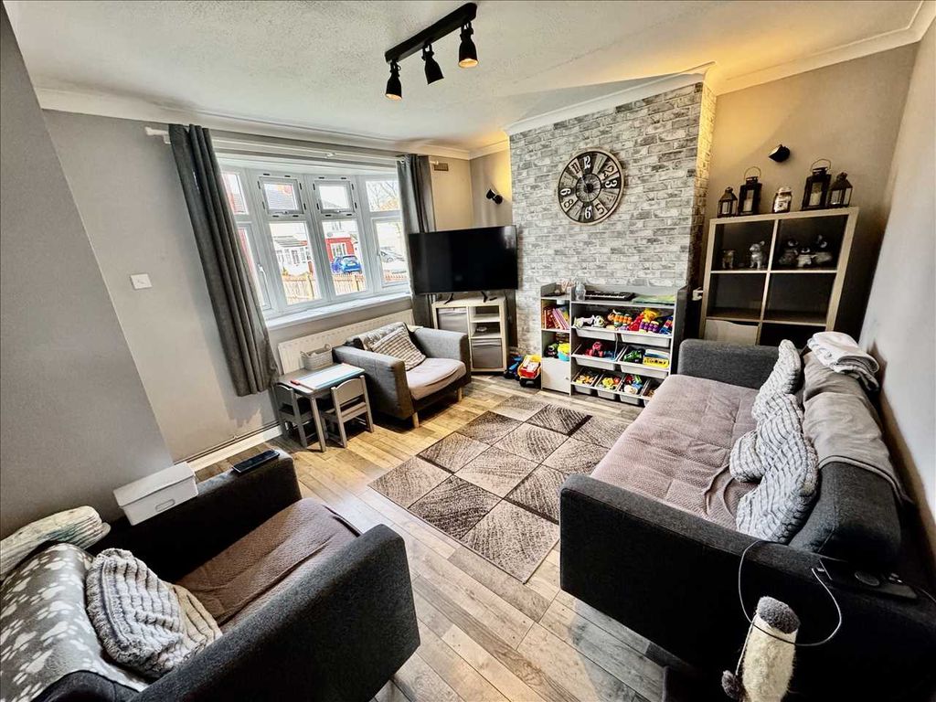 Property photo 2 of 8 Lounge