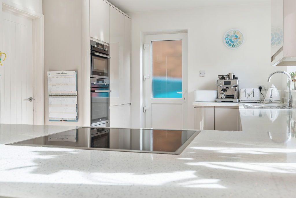 Property photo 3 of 20 Kitchen