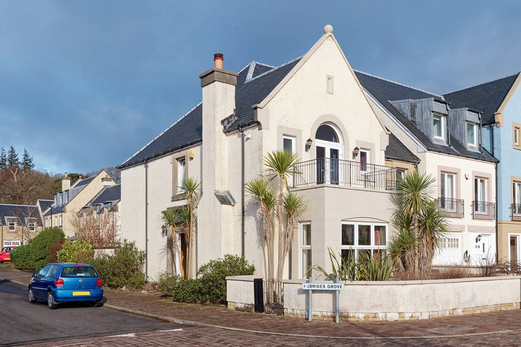 Property photo 1 of 28