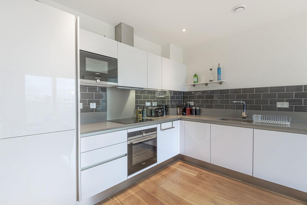 Property photo 3 of 12 Kitchen