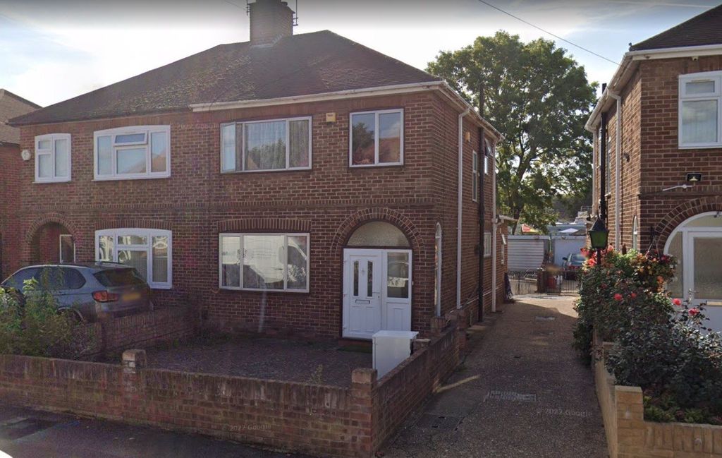 Property photo 1 of 1 3 Bed Semi-Detached House To Rent Goshawk Gardens, Hayes Ub4