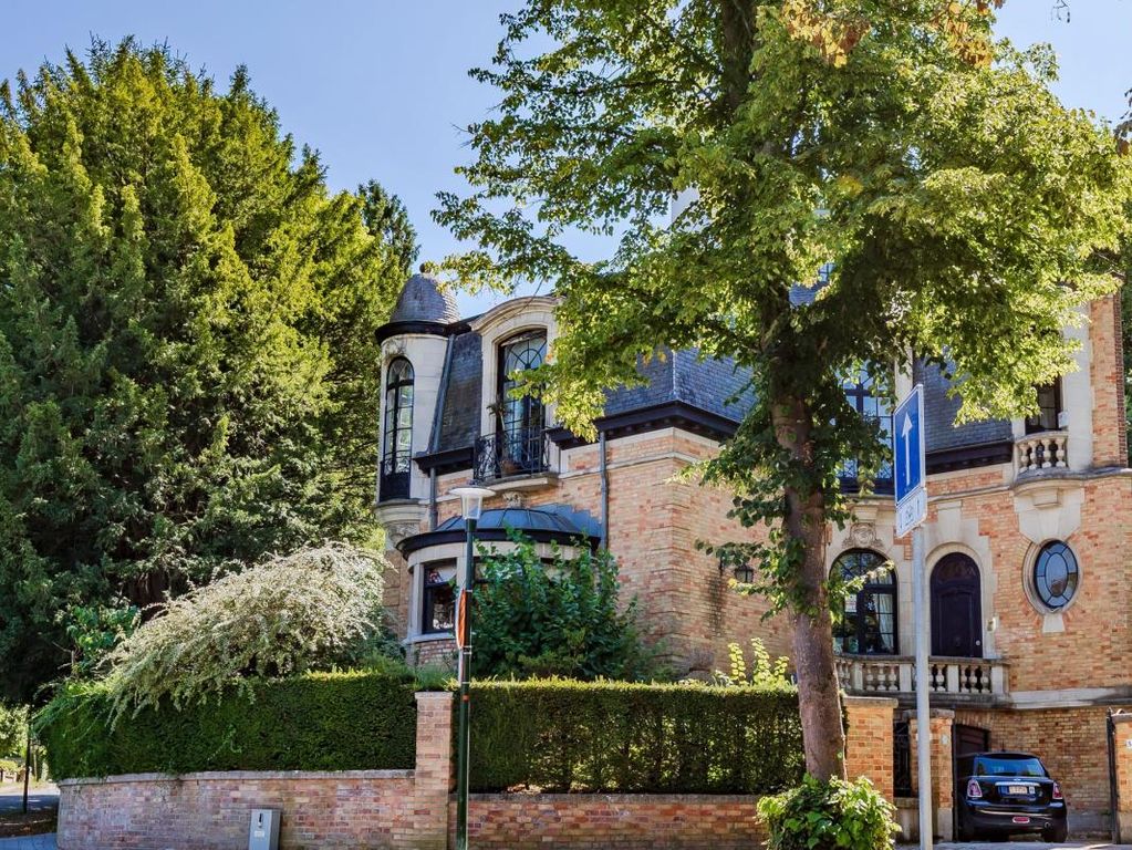 Property photo 1 of 18