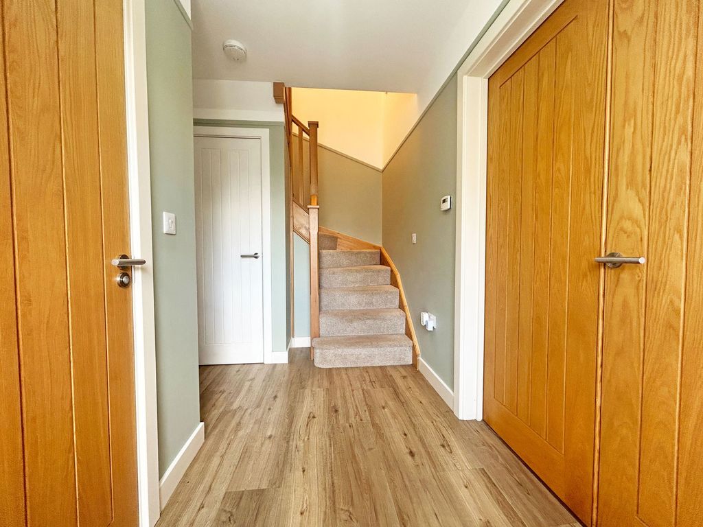 Property photo 2 of 27