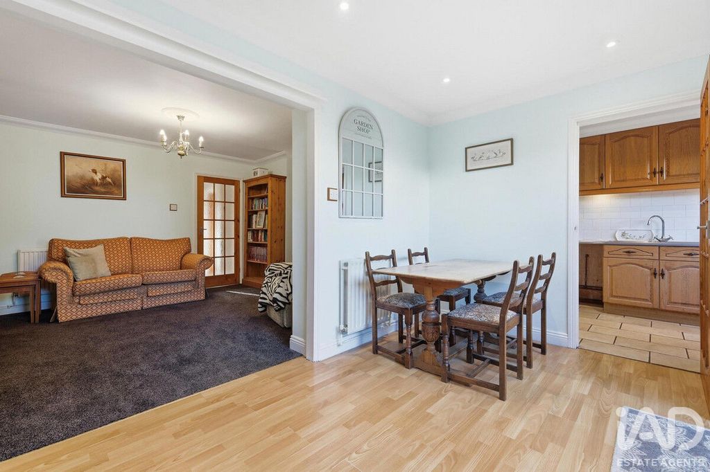 Property photo 3 of 23