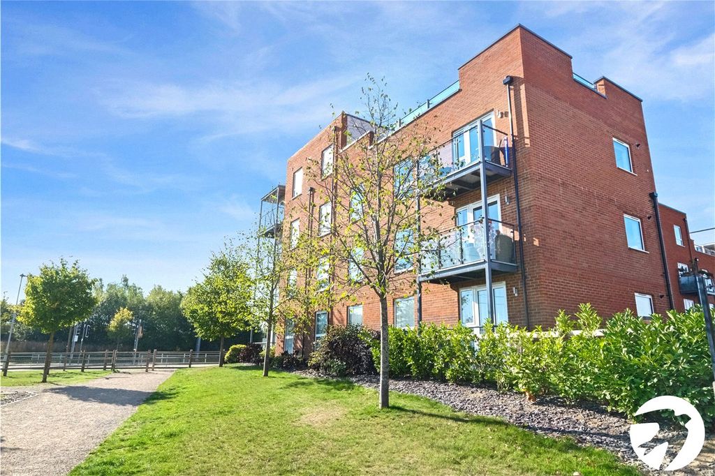 Property photo 1 of 17 External