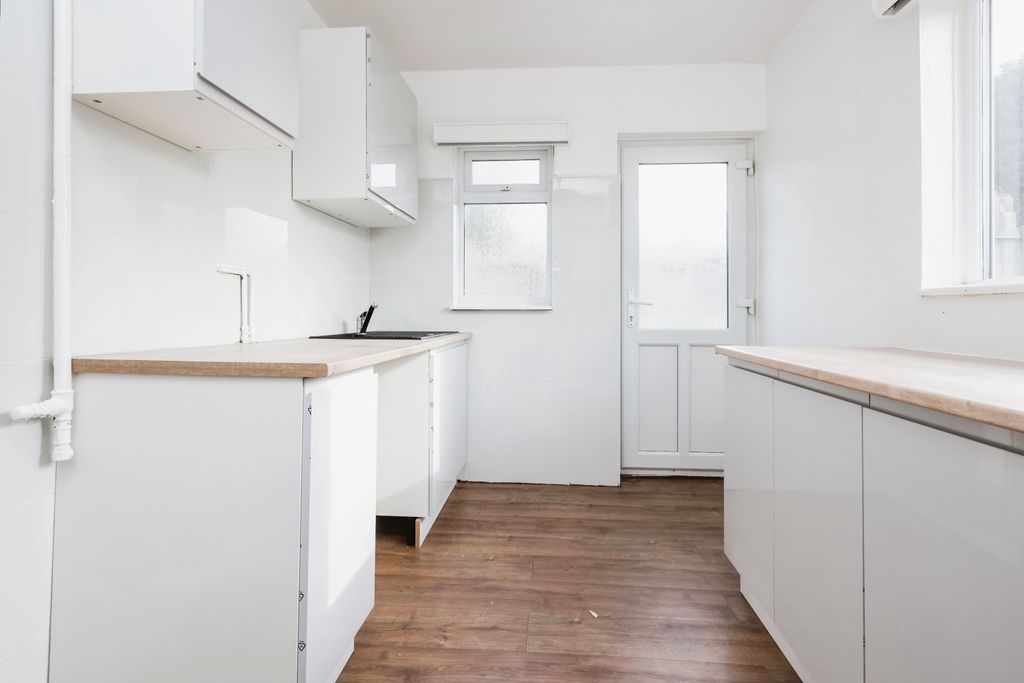 Property photo 2 of 17 Kitchen