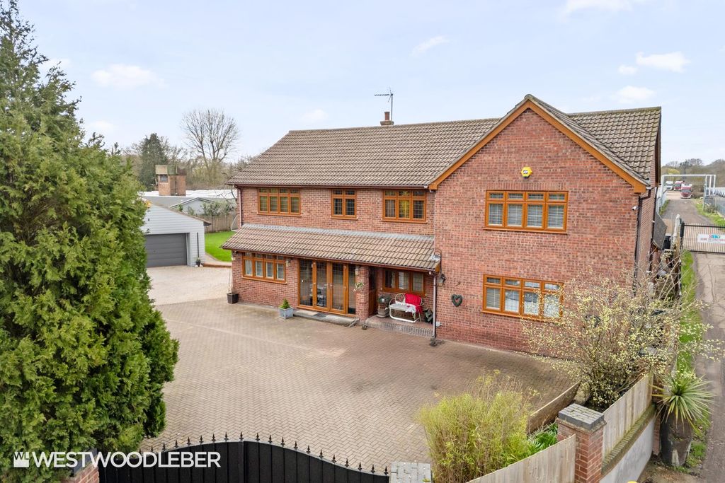 Property photo 1 of 34 Spencerhouse_76.Jpg