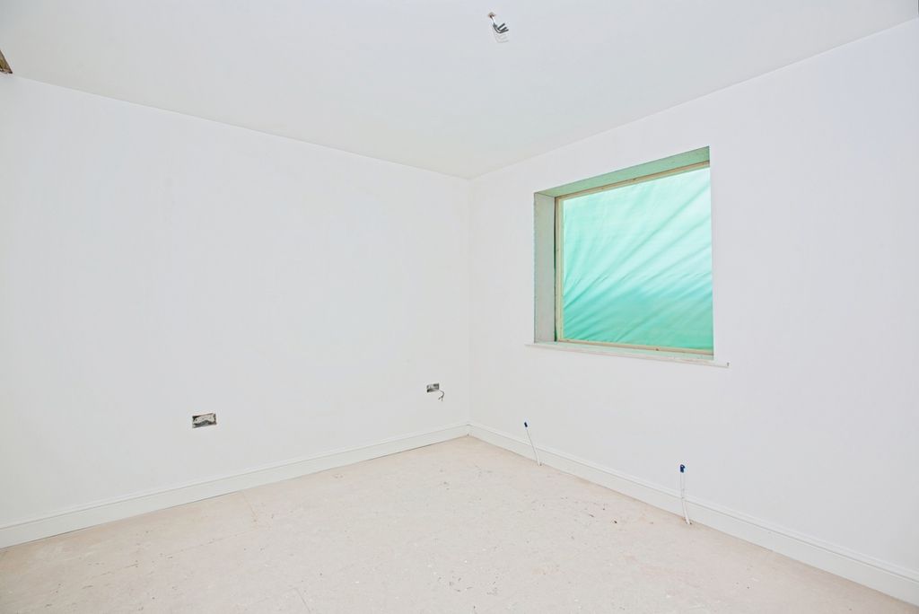 Property photo 3 of 10 Photo