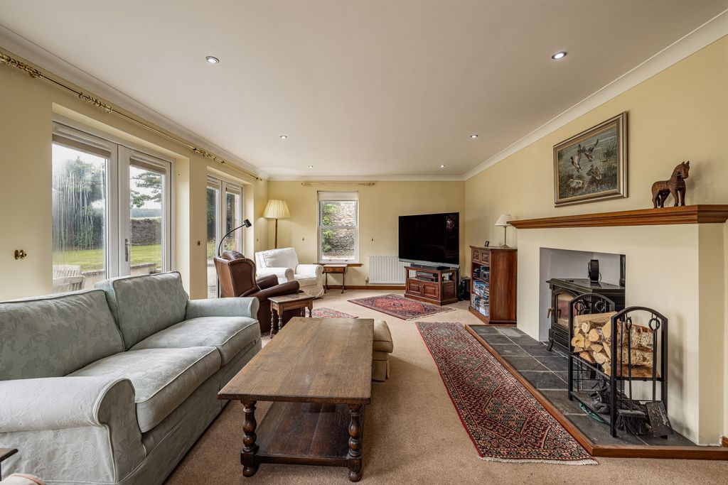 Property photo 2 of 39 Sitting Room