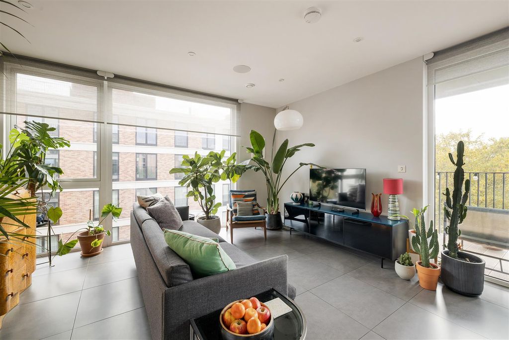 Property photo 1 of 23 Remus Road, E3